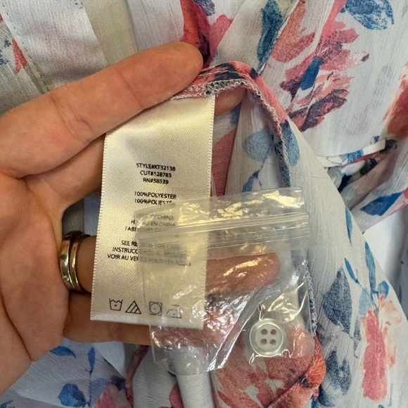 Kut from the Kloth Floral Button Down Shear Top Women’s oversized Size XS - Picture 9 of 15